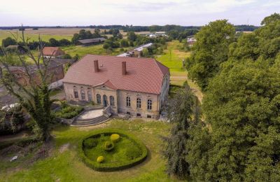 Propriétés, Manoir avec terrain à Przybysław, Poméranie occidentale