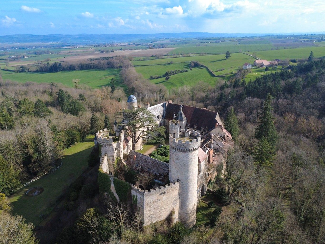 Photos Château de Veauce – Un trésor historique à restaurer, entre histoire et nature, au nord de Clermont-Ferrand