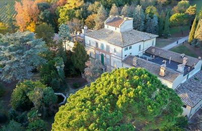 Propriétés, Beau château avec parc en Ombrie