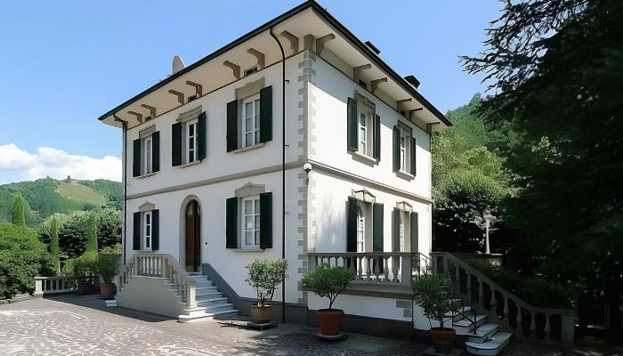 Luxueuse propriété toscane à Bagni di Lucca avec maison de maître, ferme et parc