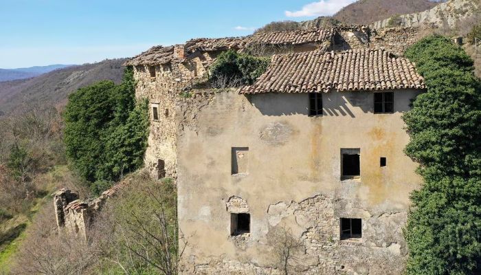 Château médiéval à vendre 06026 Pietralunga, Ombrie,  Italie