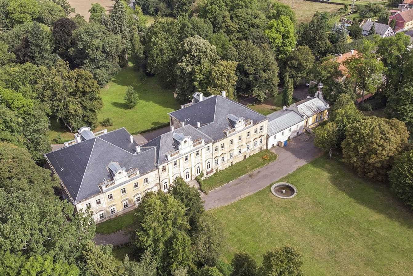 Photos Château en Bohême centrale près de Dobříš