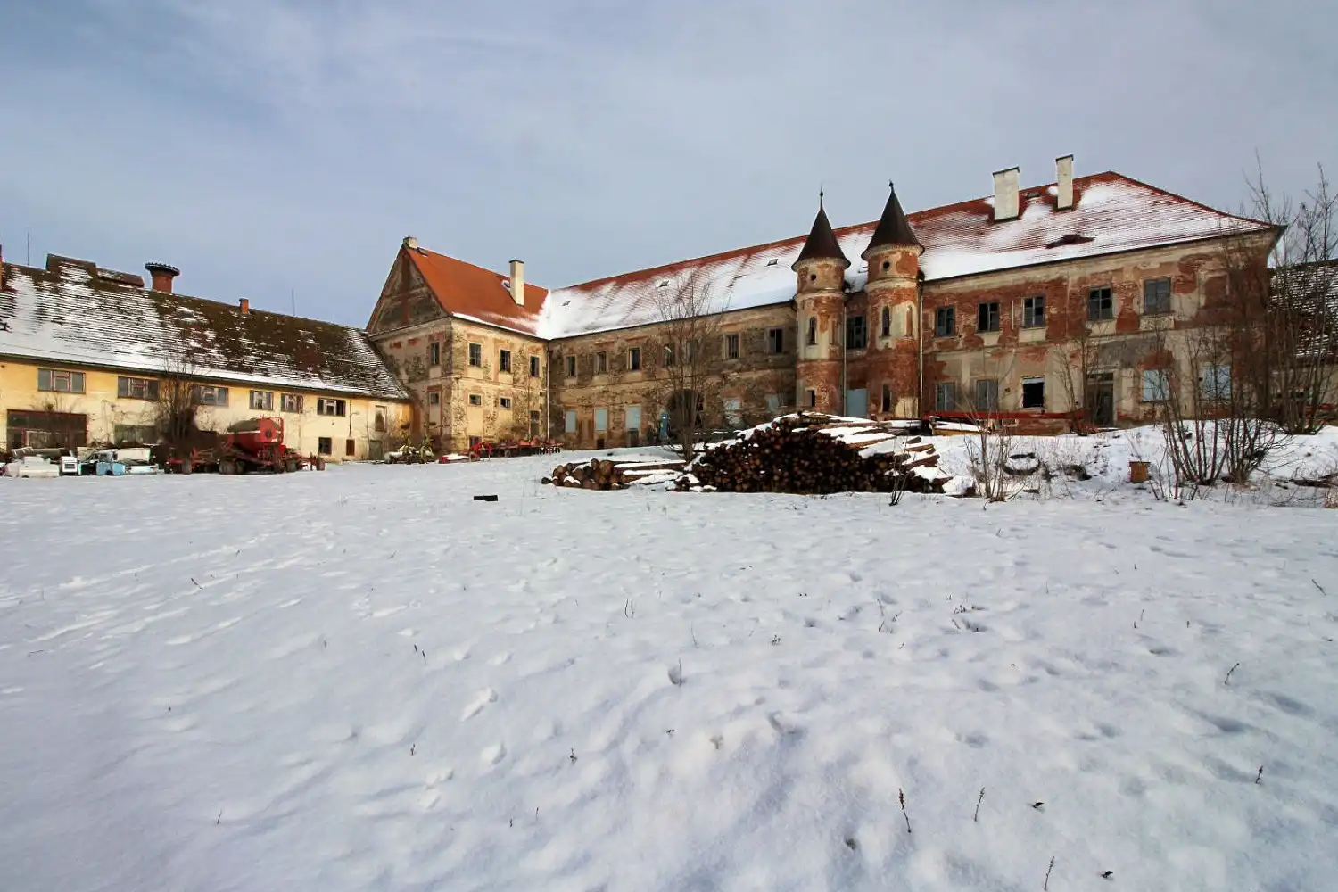 Photos Castle in Bohemia for investment