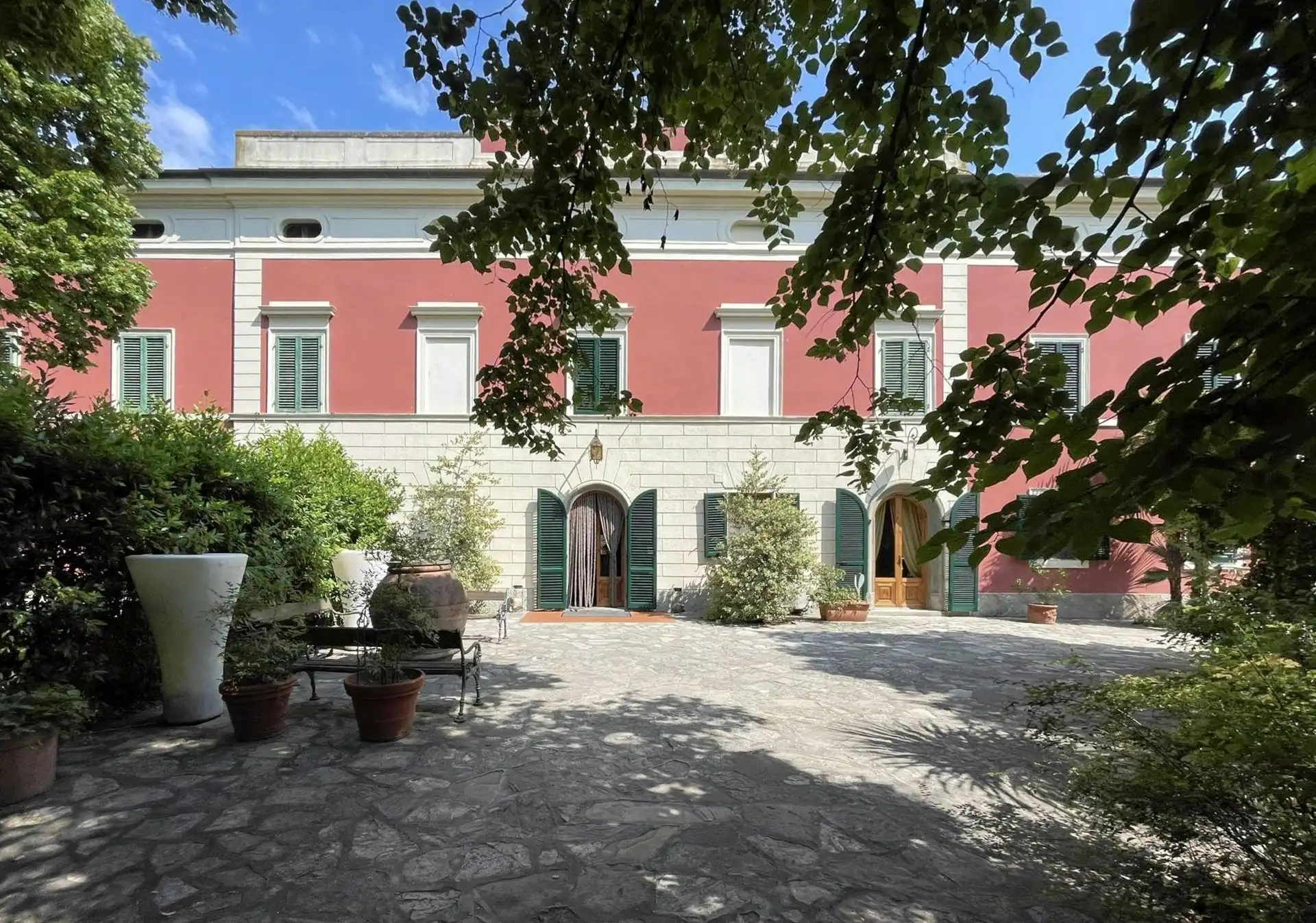 Photos Toskana-Villa mit kleinem Park bei Pisa