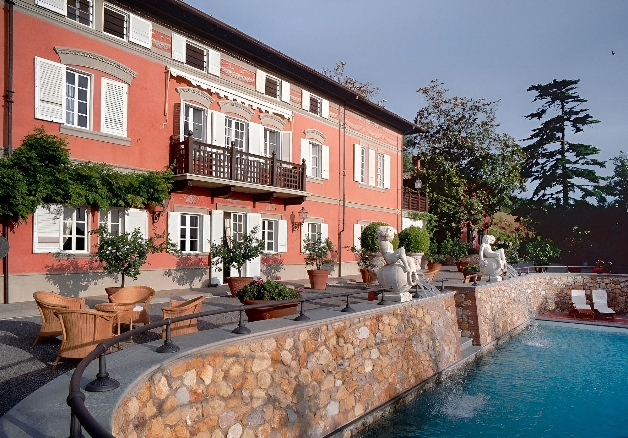 Photos Impressionnante villa en Toscane, près du château de Lari