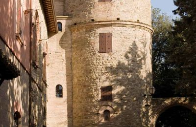 Château médiéval à vendre 06053 Deruta, Ombrie:  Tour