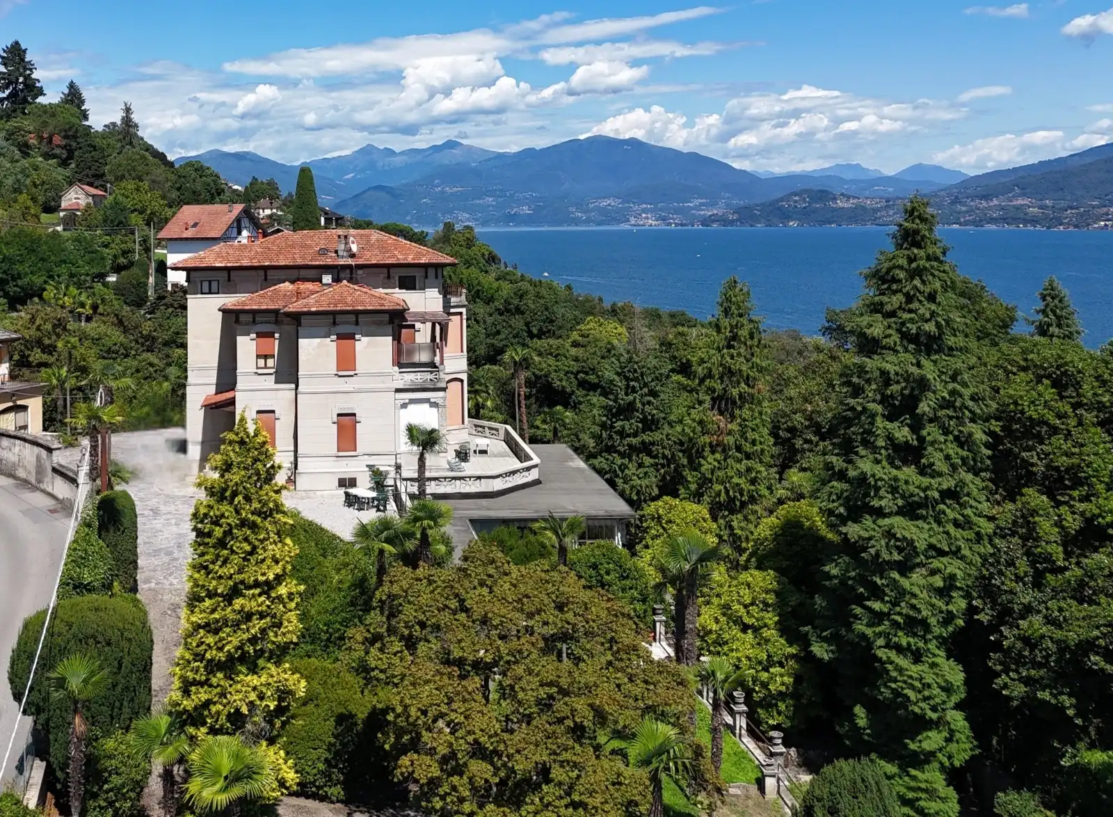 Photos Historische Villla am Ufer des Lago Maggiore in Ghiffa
