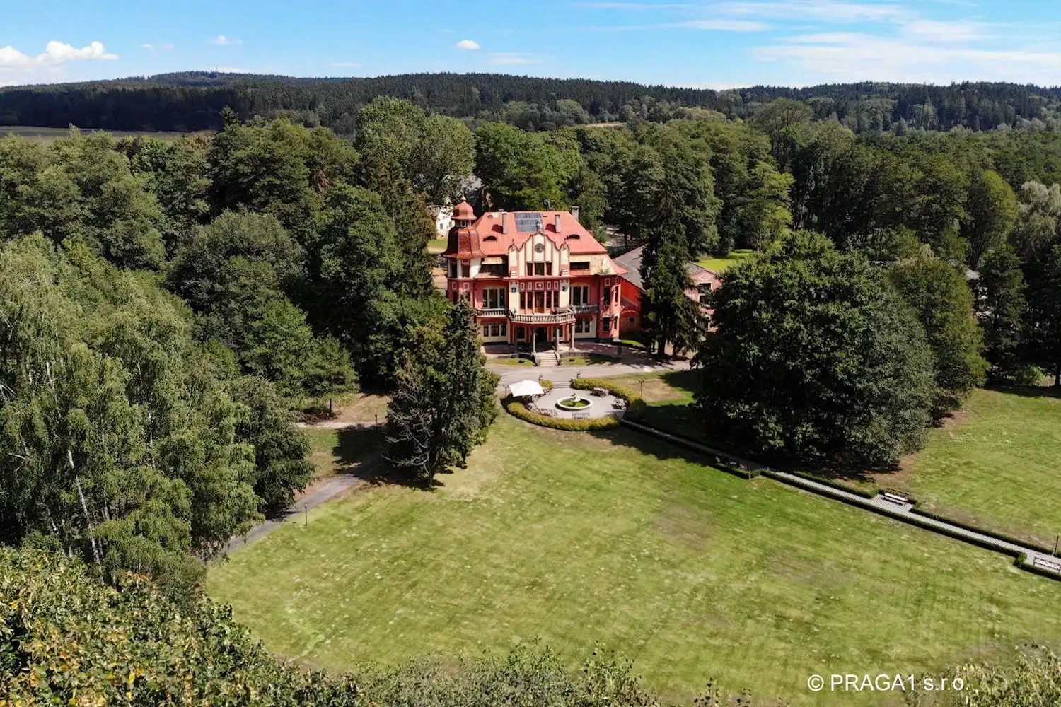 Photos Kleines Jugendstil-Schloss in Südböhmen mit 8 Hektar Land
