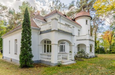 Propriétés, Villa rénovée dans le sud mondain de Varsovie