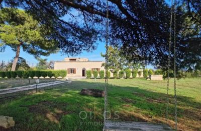 Propriétés, Villa de caractère rénovée avec oliveraie à Francavilla Fontana