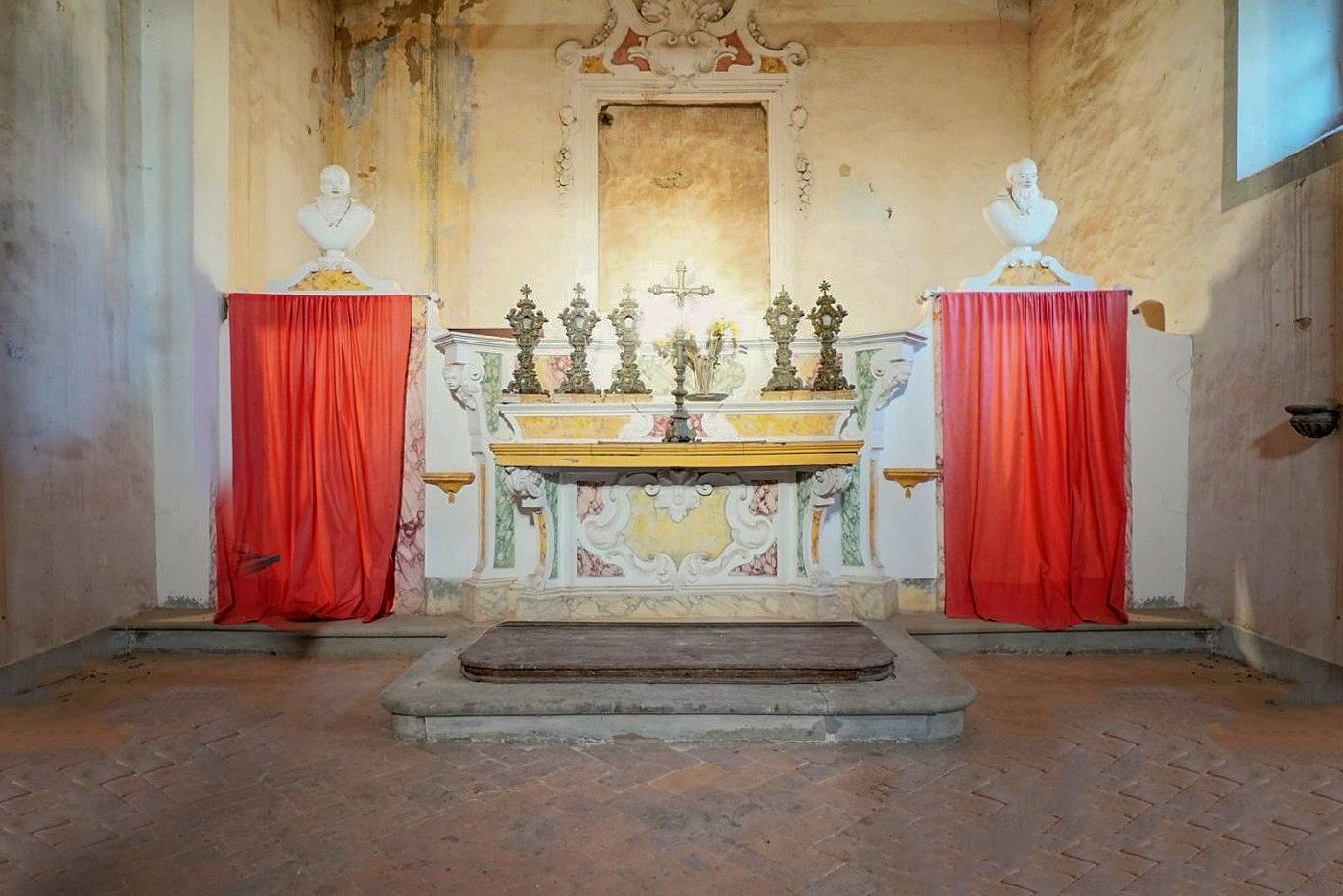 Photos Belle villa à Castiglion Fiorentino avec chapelle, dépendances et oliveraie