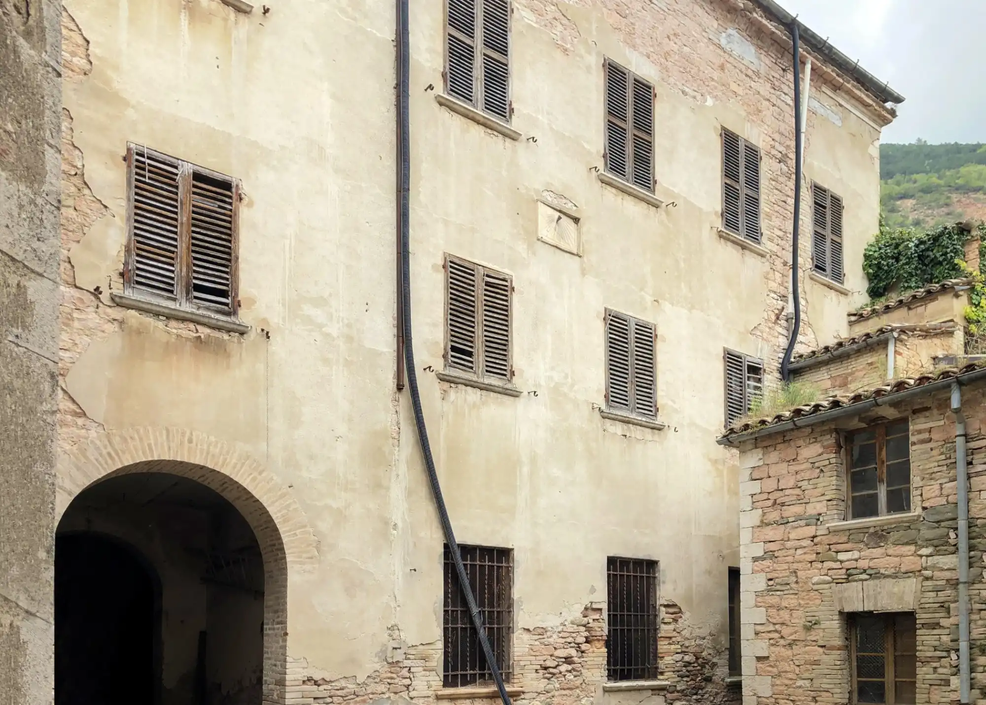 Photos Demeure avec cour intérieure et jardin panoramique au cœur de Piobbico, Marches
