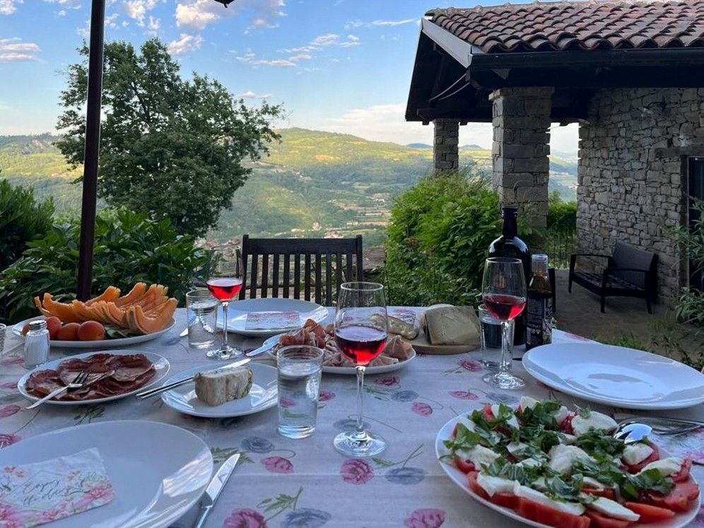 Photos Maison de vacances exclusive au Piémont avec vue de rêve et piscine