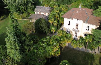 Propriétés, Villa Art nouveau à Merate avec dépendance et jardin