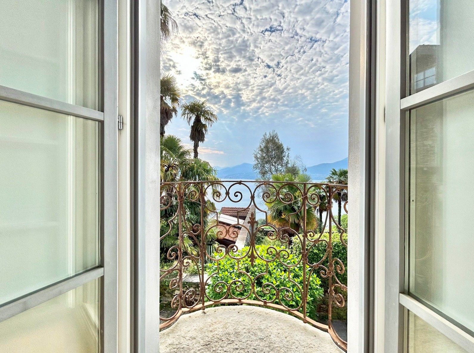Photos Maison de maître restaurée avec vue sur le lac Majeur
