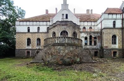 Nous achetons un vieux château, Vue frontale