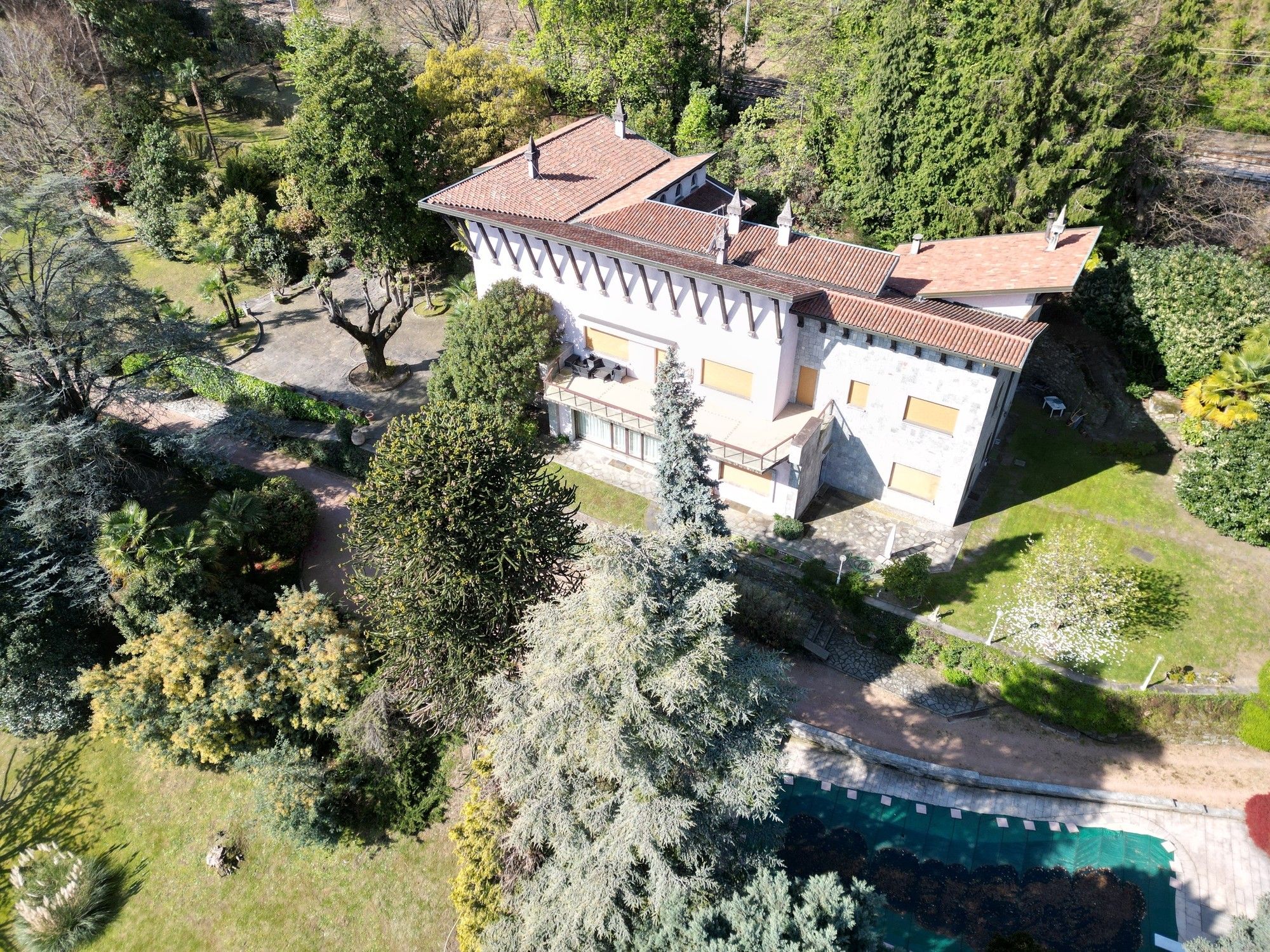 Photos Grande demeure avec dépendance, piscine, jardin et plage privée
