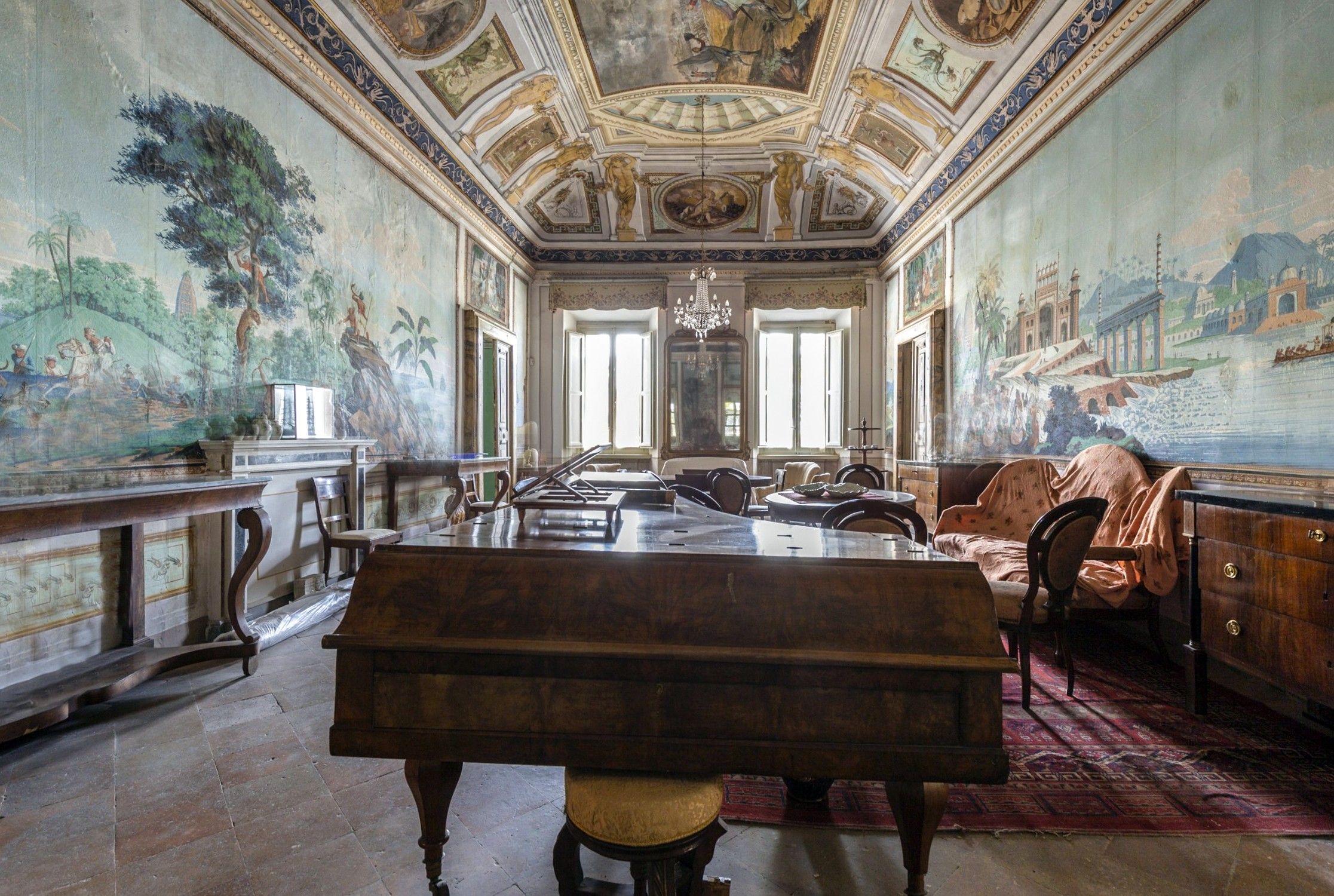 Photos Demeure italienne avec intérieur historique et jardin