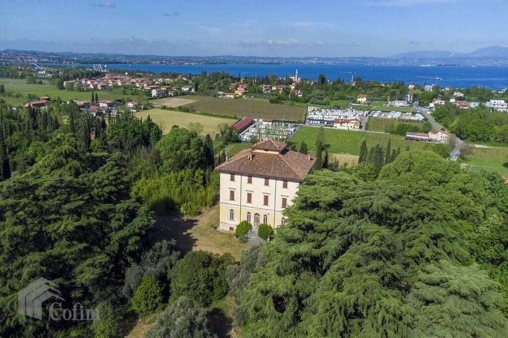 Photos Propriété historique au bord du lac de Garde