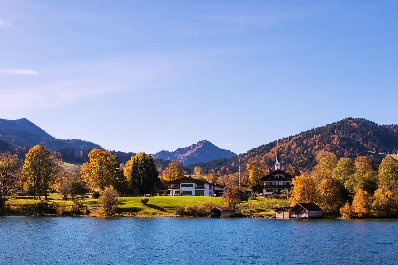 Photos Family Office Verkauf - Rarität - Hotel und Umwandlungsobjekt am Tegernsee