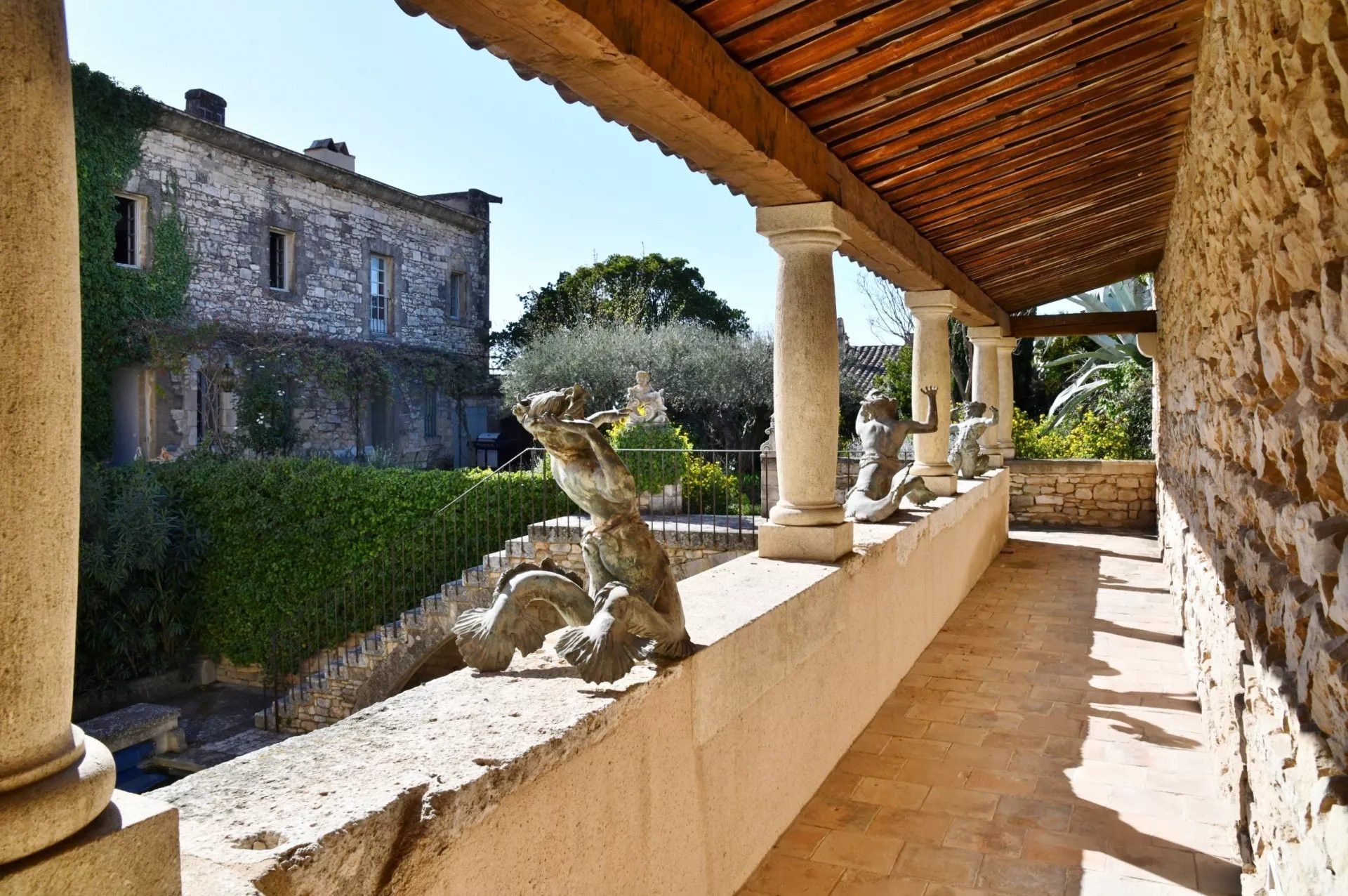 Photos Superbe Chateau du XII et XVII, à 4 km d’Uzès