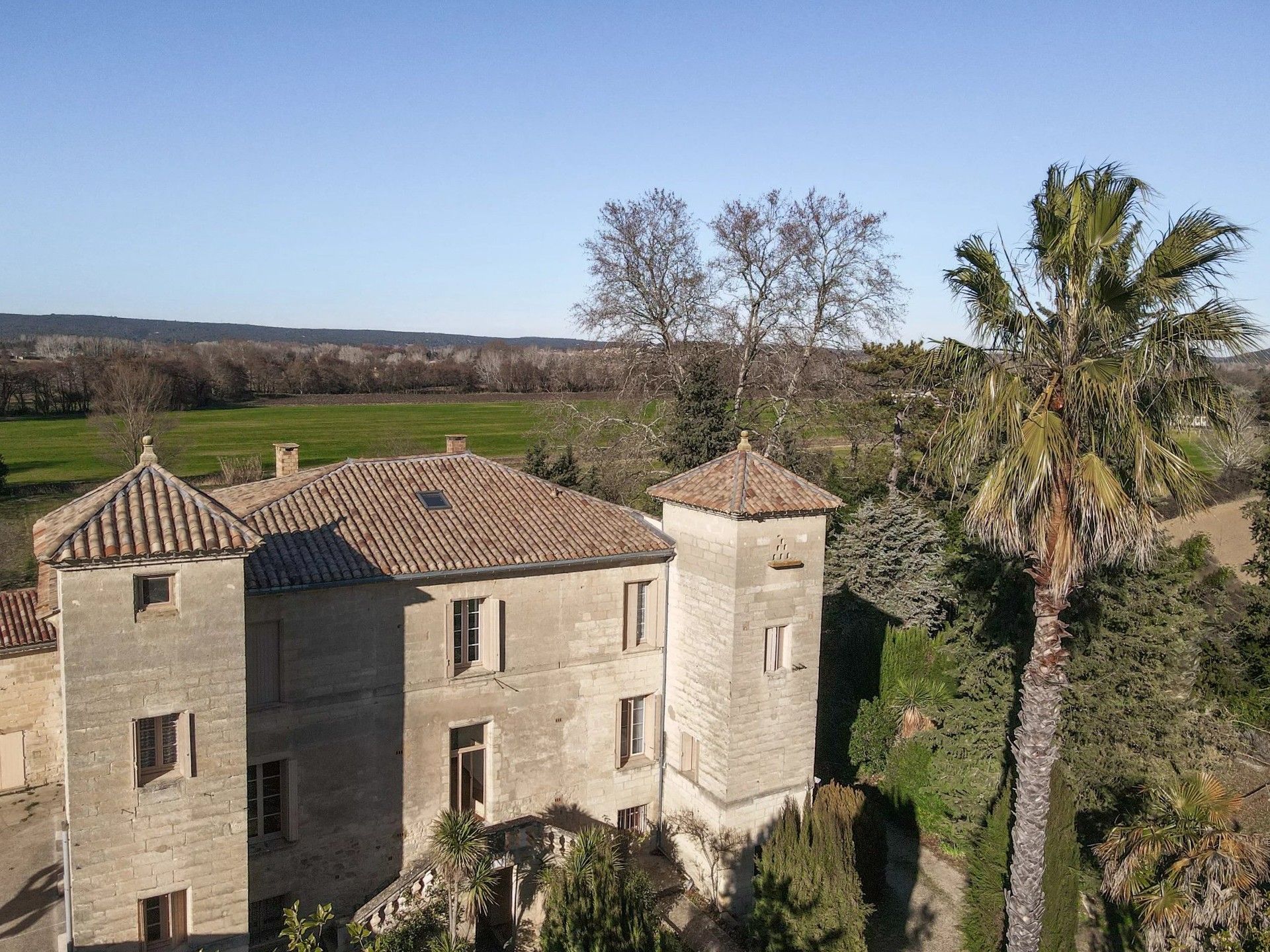 Photos Manoir du 18ème siècle près d'Uzès - parc de 1 ha, dépendances