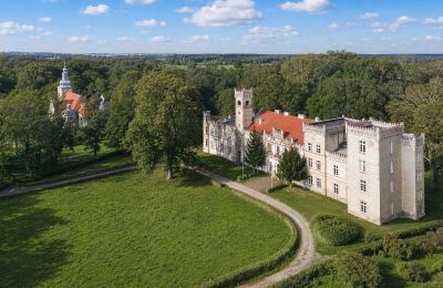 Biens de caractère, Manoir de Gościeszyn – L'élégance du néogothique anglais