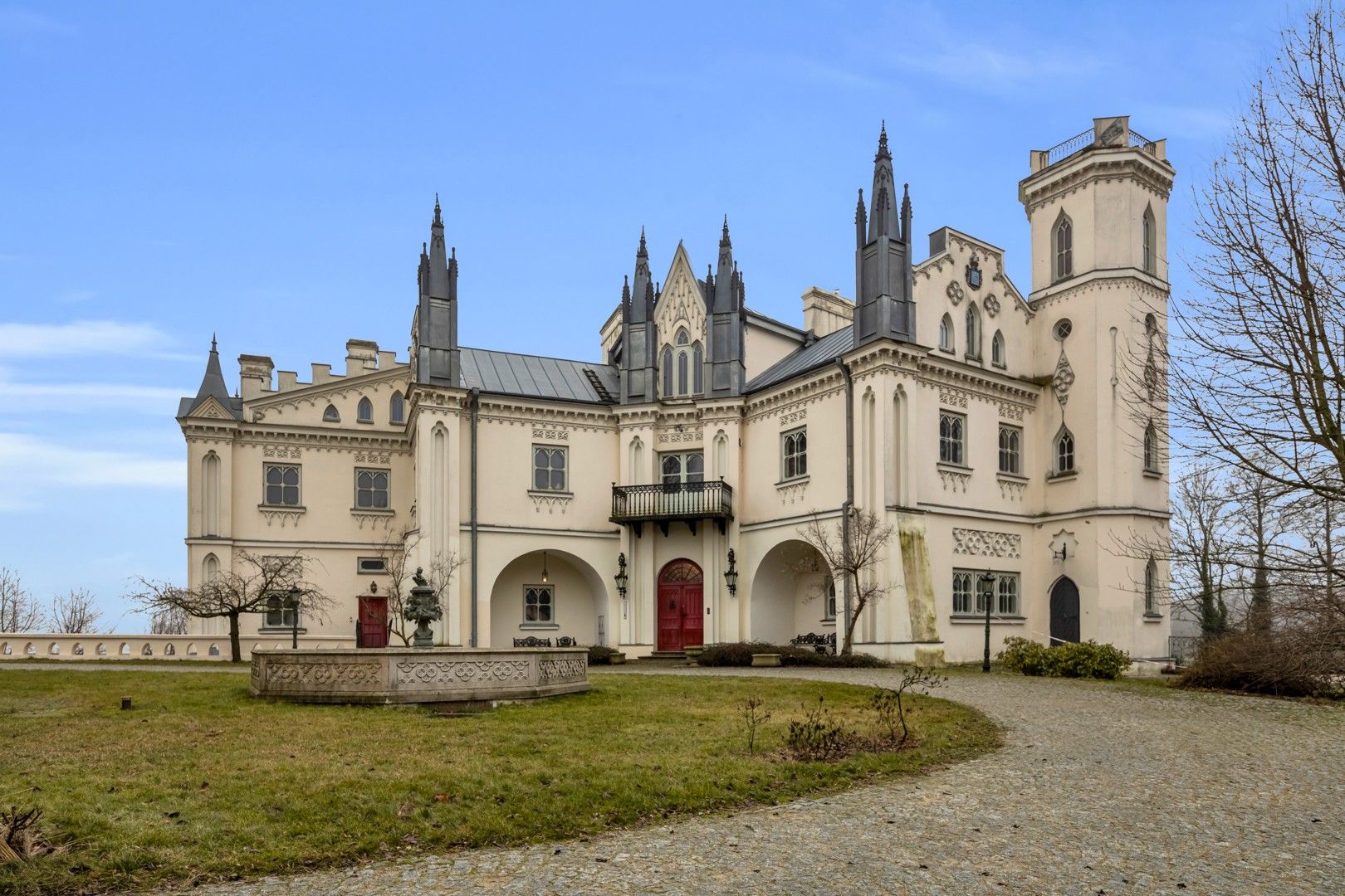 Manoir néogothique de Patrykozy - un monument exceptionnel en Mazovie, Château à vendre