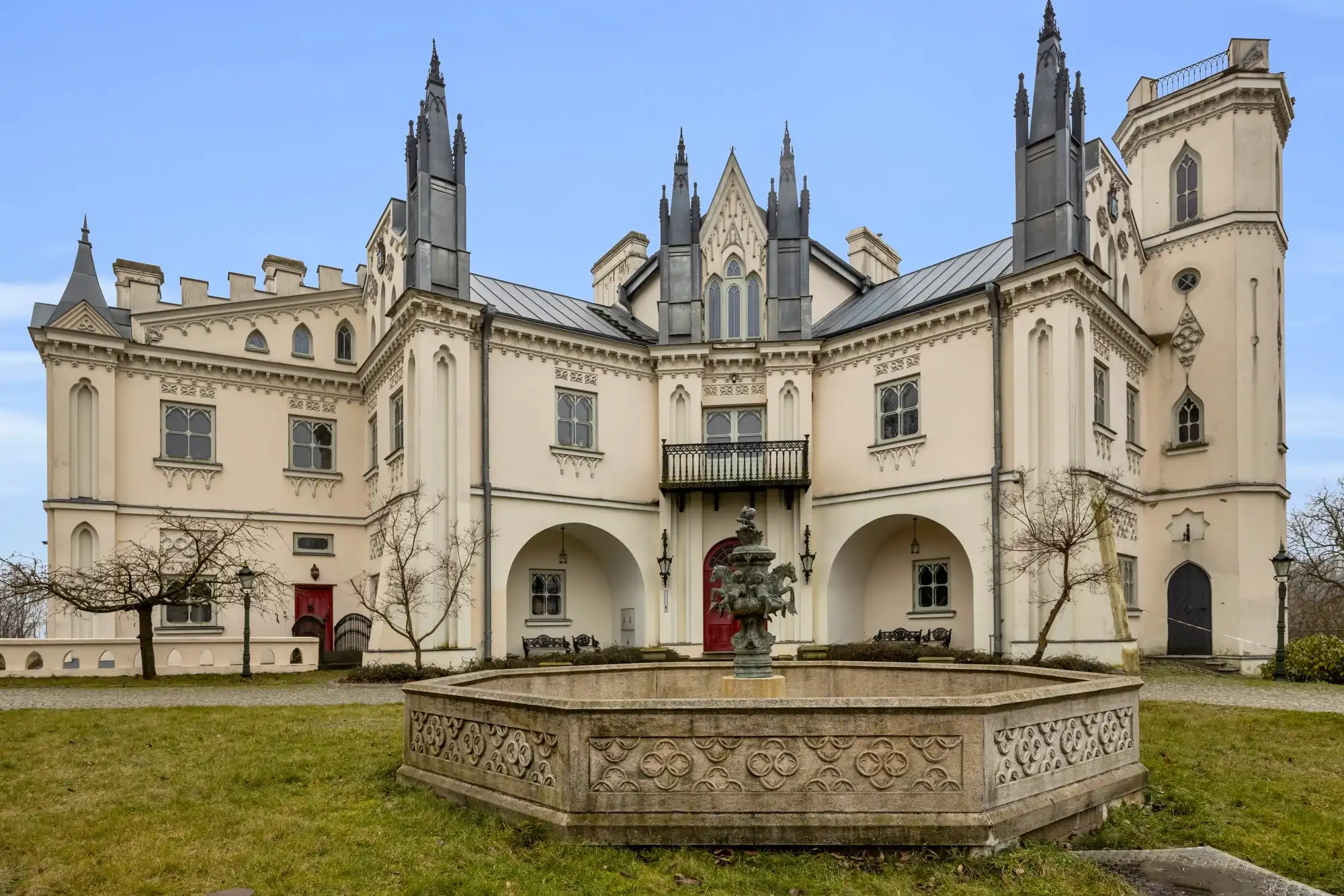 Photos Château parfaitement rénové près de Varsovie