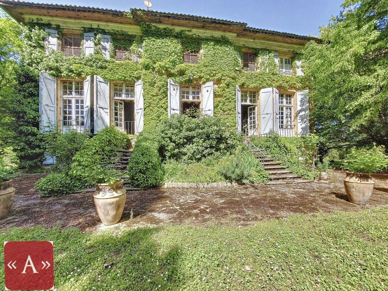 Photos Demeure historique de caractère près de Toulouse en situation privée avec parc