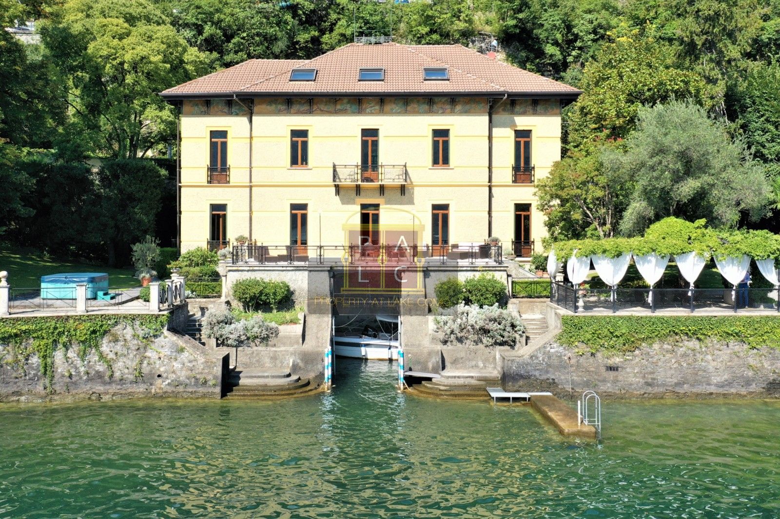 Photos Demeure au bord du lac, à proximité du célèbre Grand Hôtel Villa d'Este