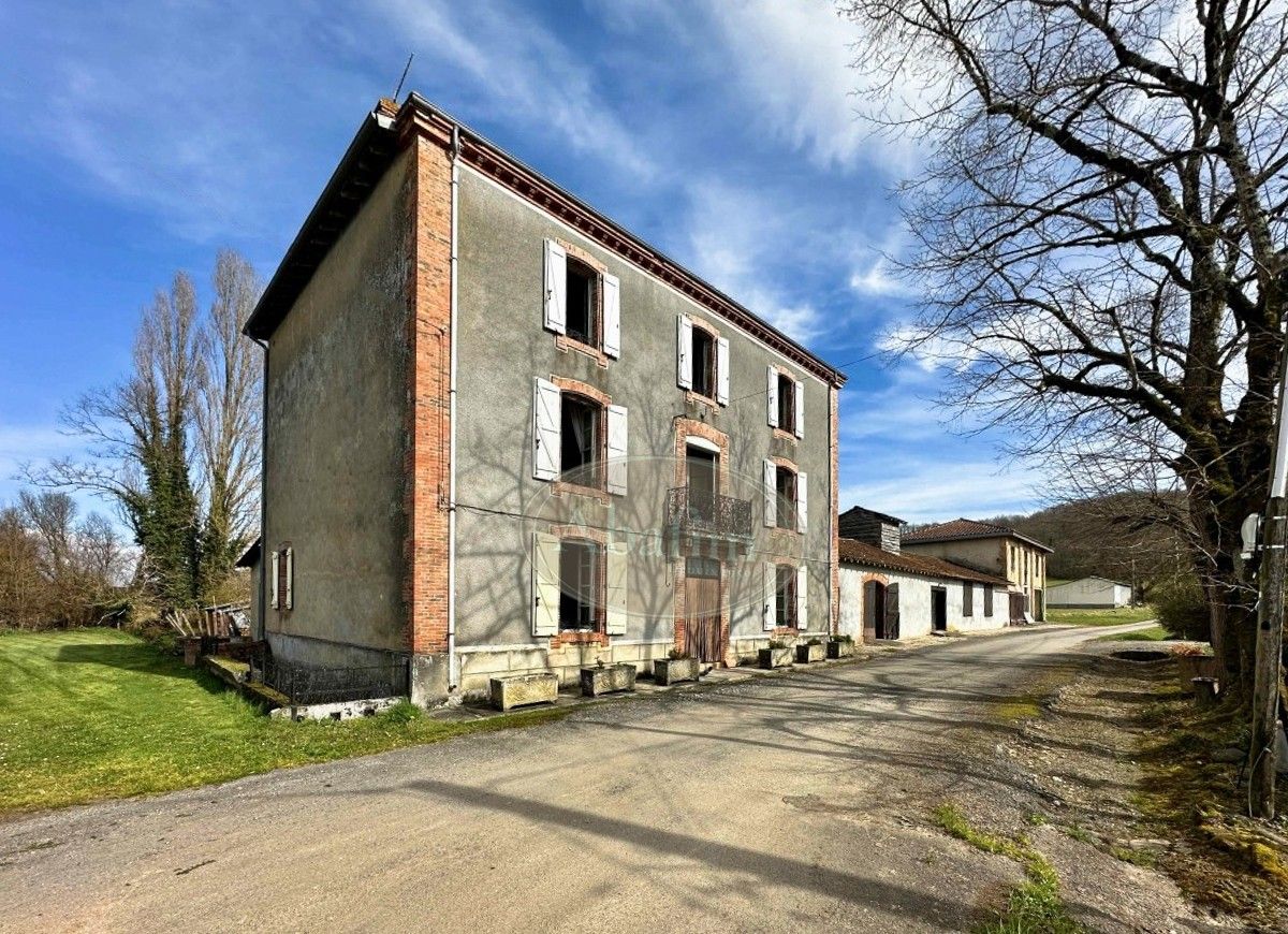 Photos Grande Demeure près de Boulogne-sur-Gesse, nombreuses dépendances