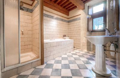 Propriété historique à vendre Vers-Pont-du-Gard, Occitanie, Salle de bain