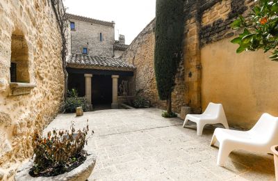Propriété historique à vendre Vers-Pont-du-Gard, Occitanie, Cour intérieure