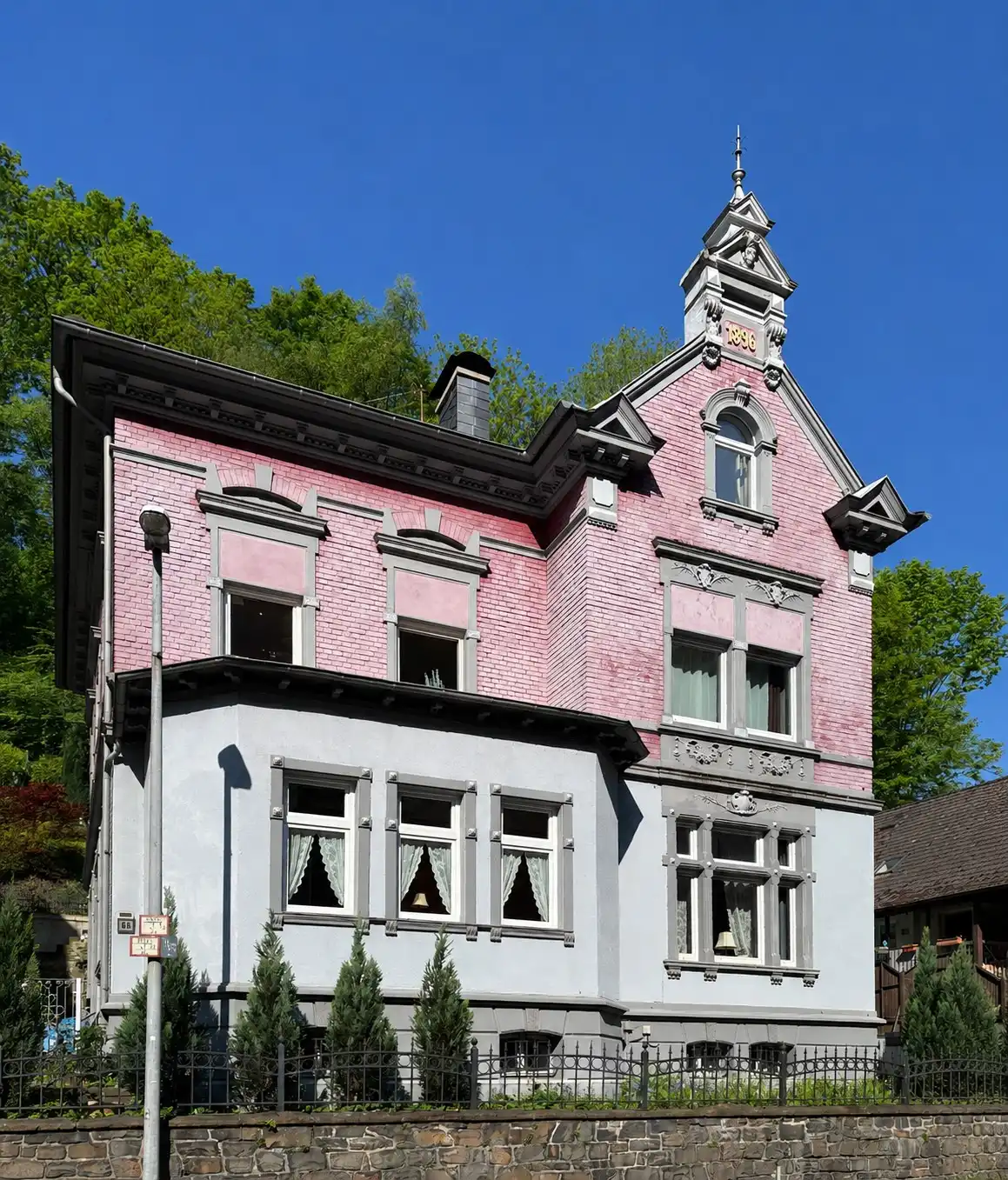 Photos Maison historique à Altena, Allemagne – Propriété avec vue sur le château