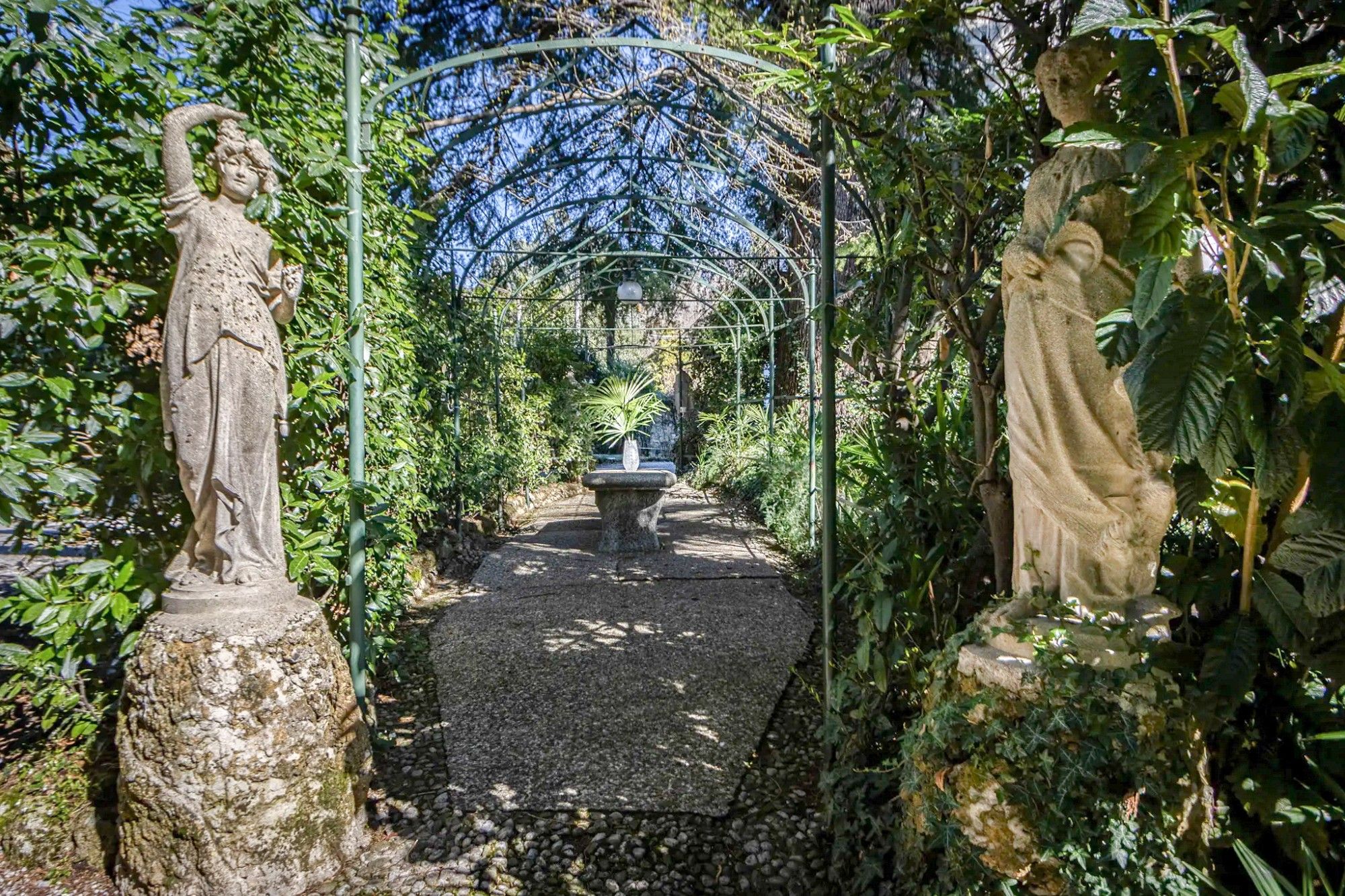 Photos Demeure historique proche de Côme avec parc et maison d’hôtes