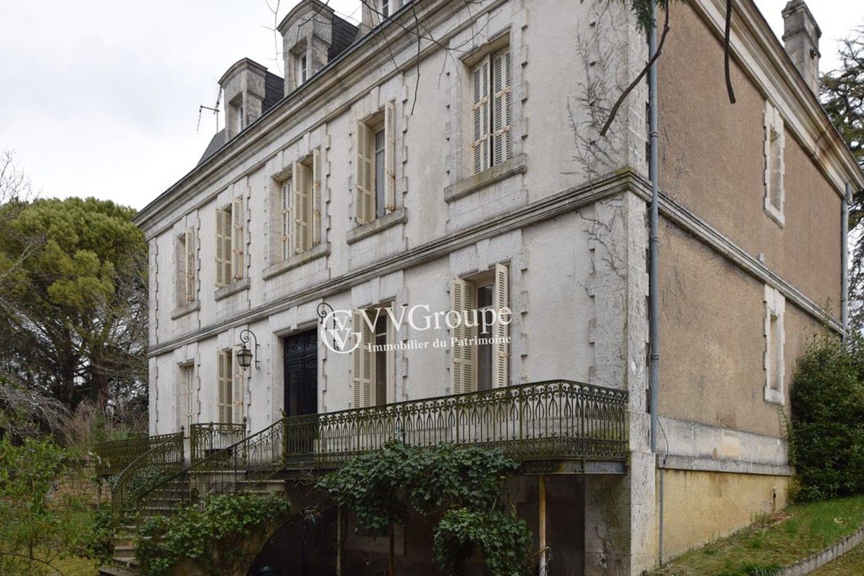 Photos Maison de maître du 19ème siècle de 373 m2 sur 2334 m2. Angoulême-Charentes