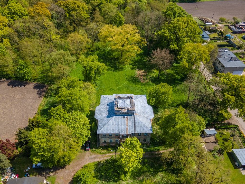 Photos Sanierungsbedürftiges Gutshaus mit Park zwischen Posen und Leszno