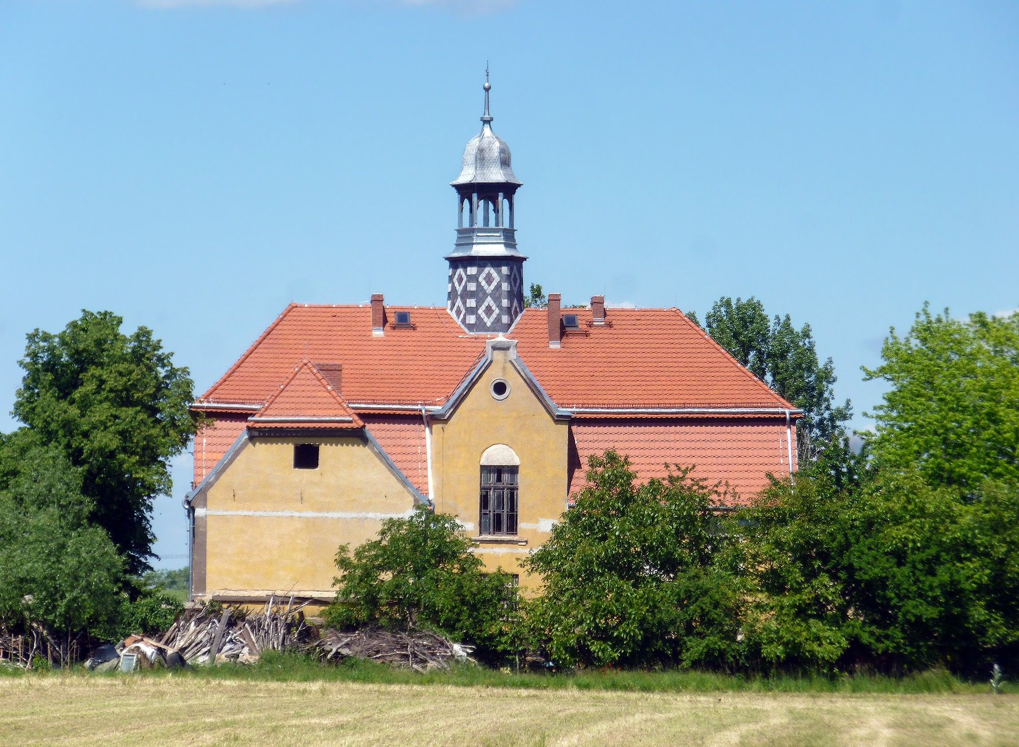 Photos Domaine historique avec manoir et ferme en Basse-Silésie – Vente aux enchères le 26 mai 2025