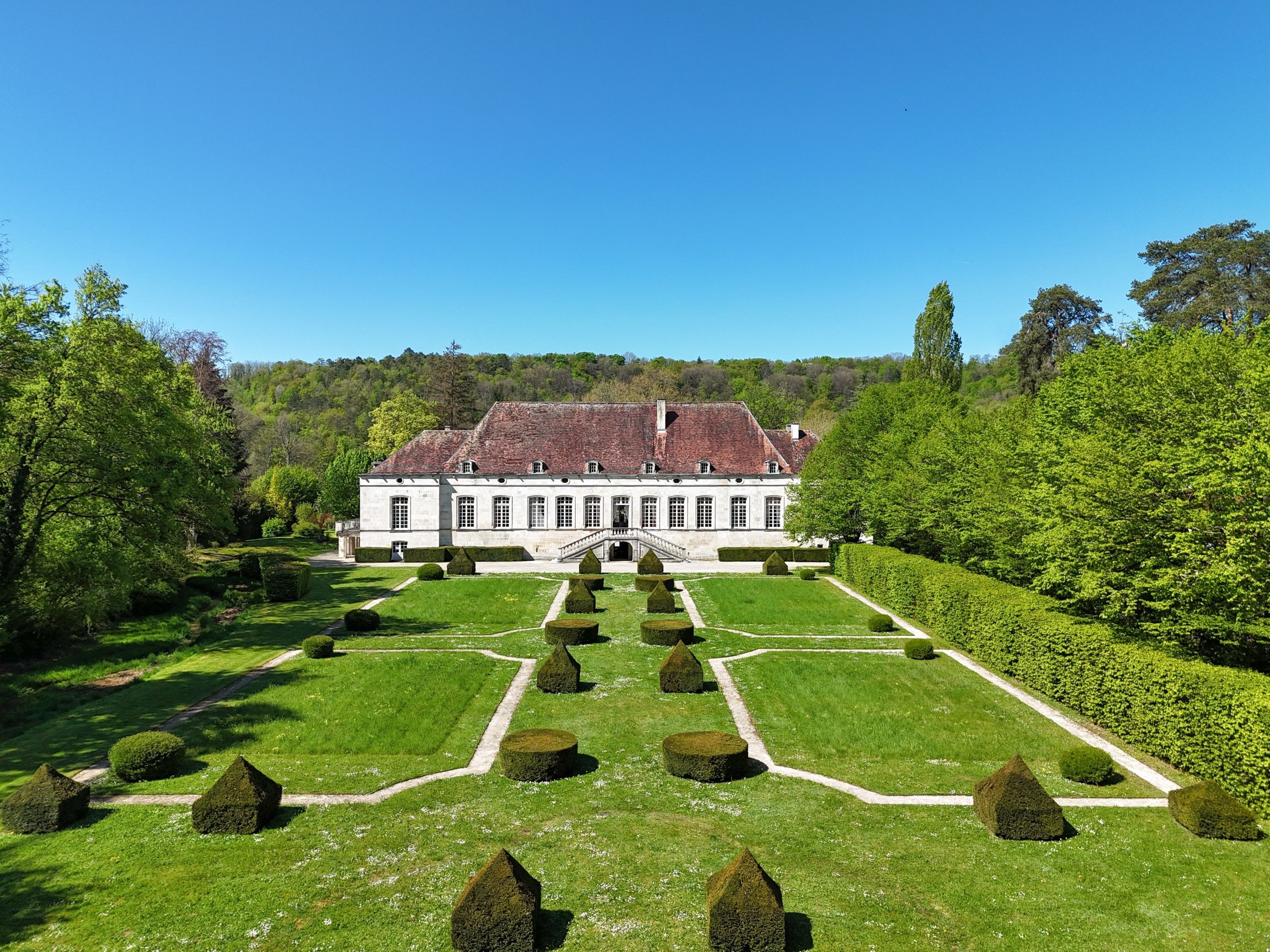 Photos Château du XVIIIe siècle sur une île paradisiaque au cœur de la Marne