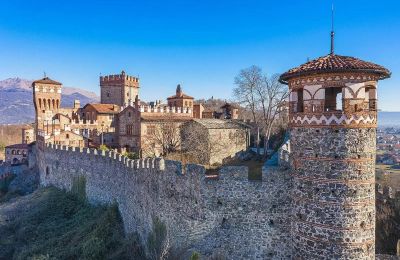 Château médiéval à vendre Pavone Canavese, Piémont, Photo Drone