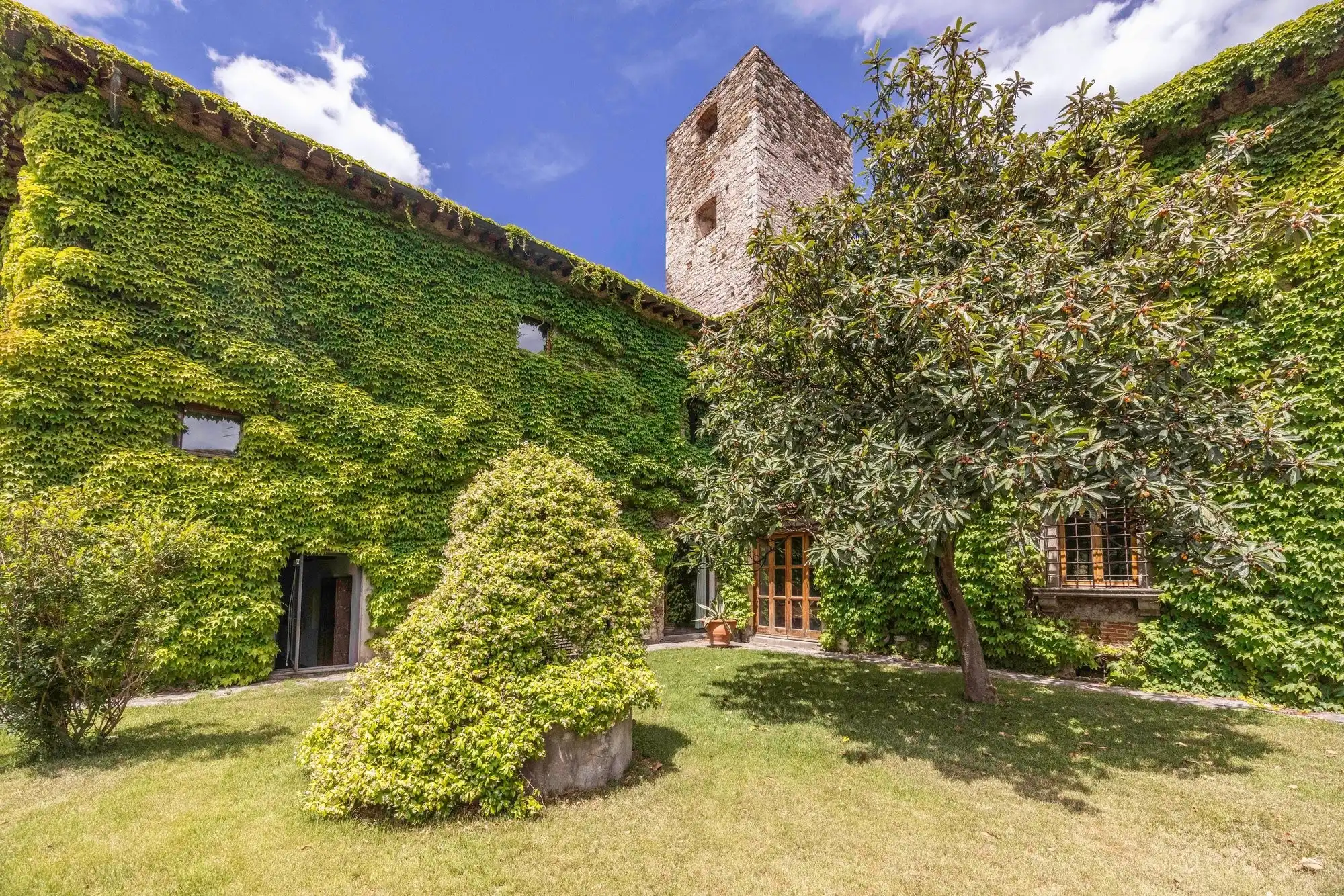 Photos Demeure en Toscane avec tour, jardin et vue sur Florence