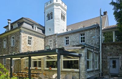 Du fil au château : quand un tailleur devient maître des lieux, Vue de l'arrière