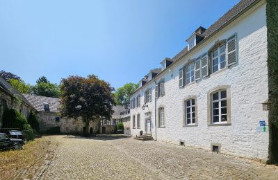 Du fil au château : quand un tailleur devient maître des lieux, Manoir