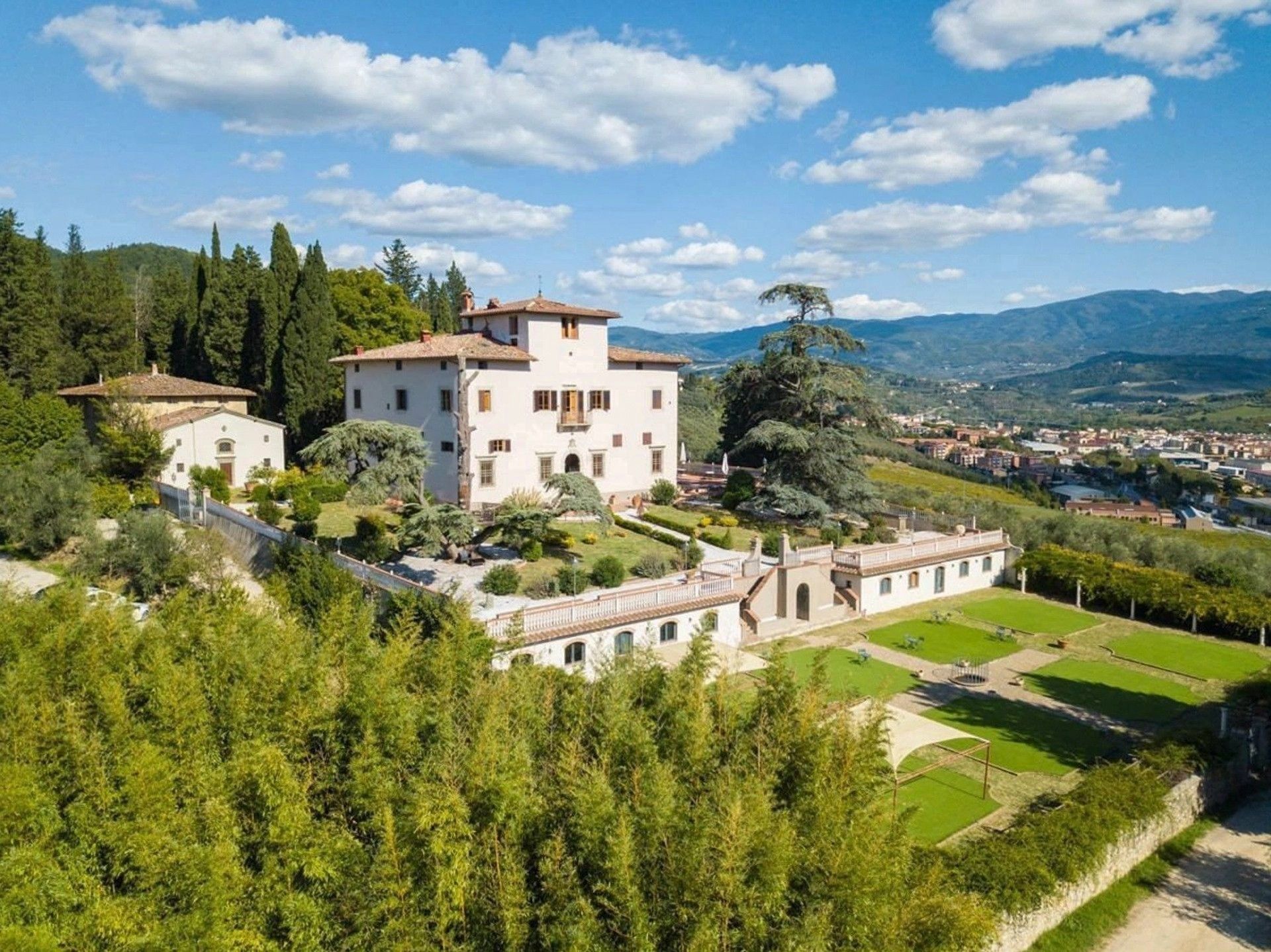 Photos Villa Murtas - Propriété au sud de Florence avec parc, spa et vue panoramique
