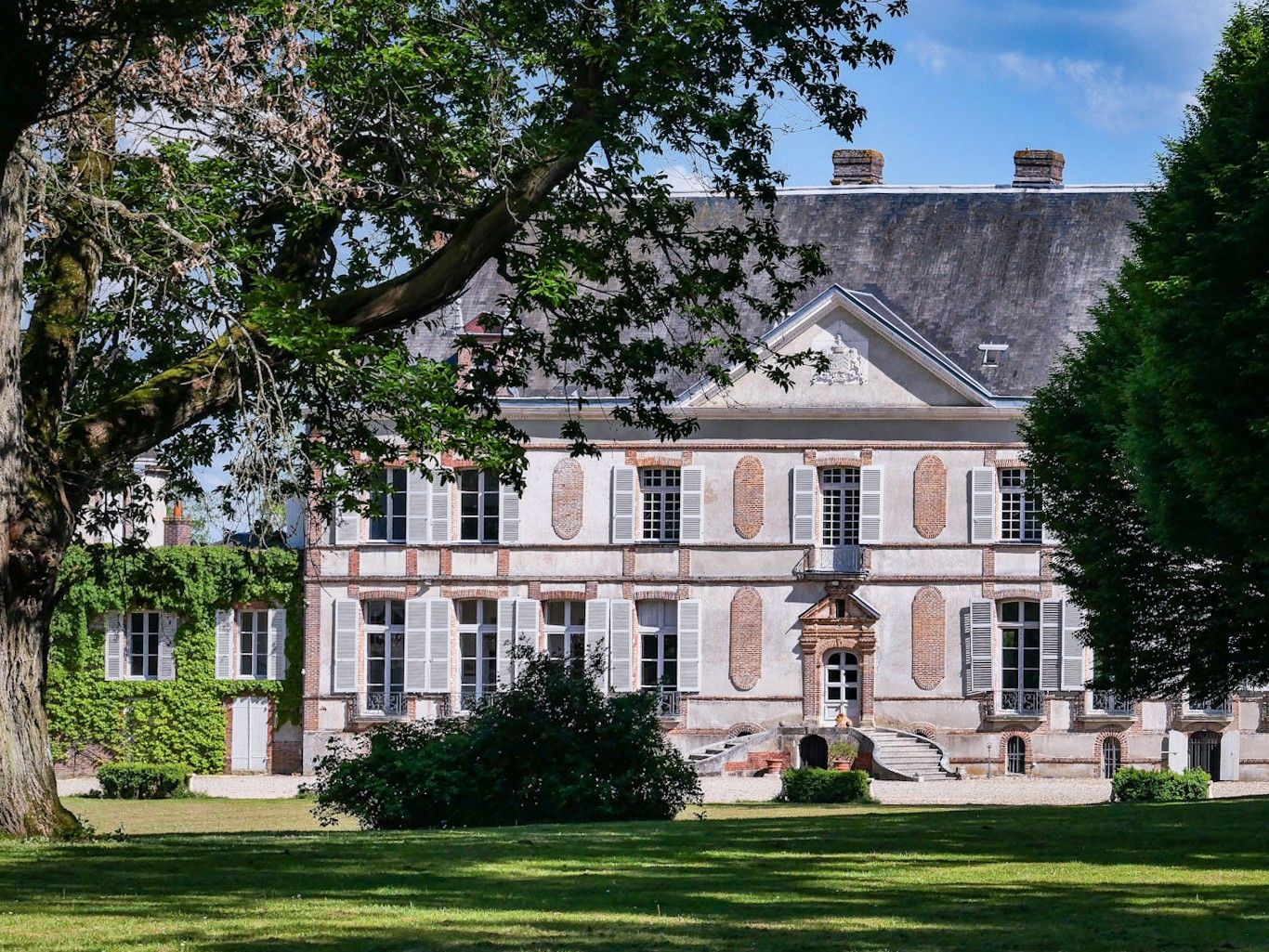 Photos Château Louis XIII à vendre près de Paris – Propriété de 40 hectares en Bourgogne