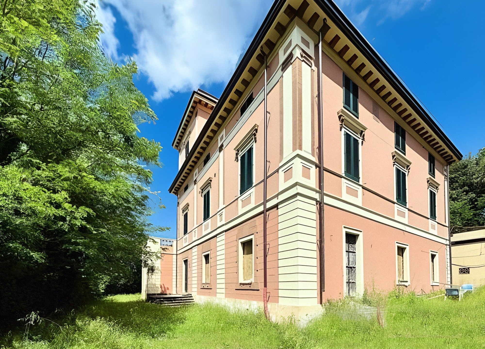 Photos Villa de plus de 1 260 m² sur un terrain de 5 hectares à San Giuliano Terme