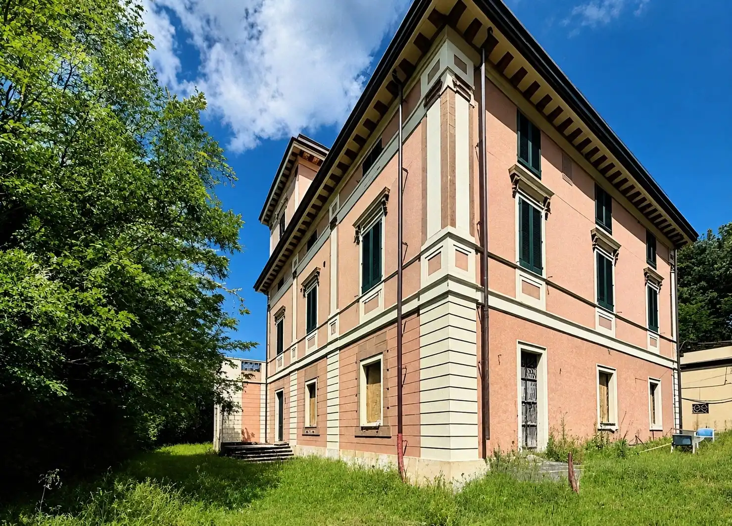 Photos Villa in privater Lage mit Panoramablick - 5 Hektar und Nebengebäude