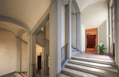 Hôtel particulier à vendre Siena, Via di Pantaneto, Toscane, Grand escalier
