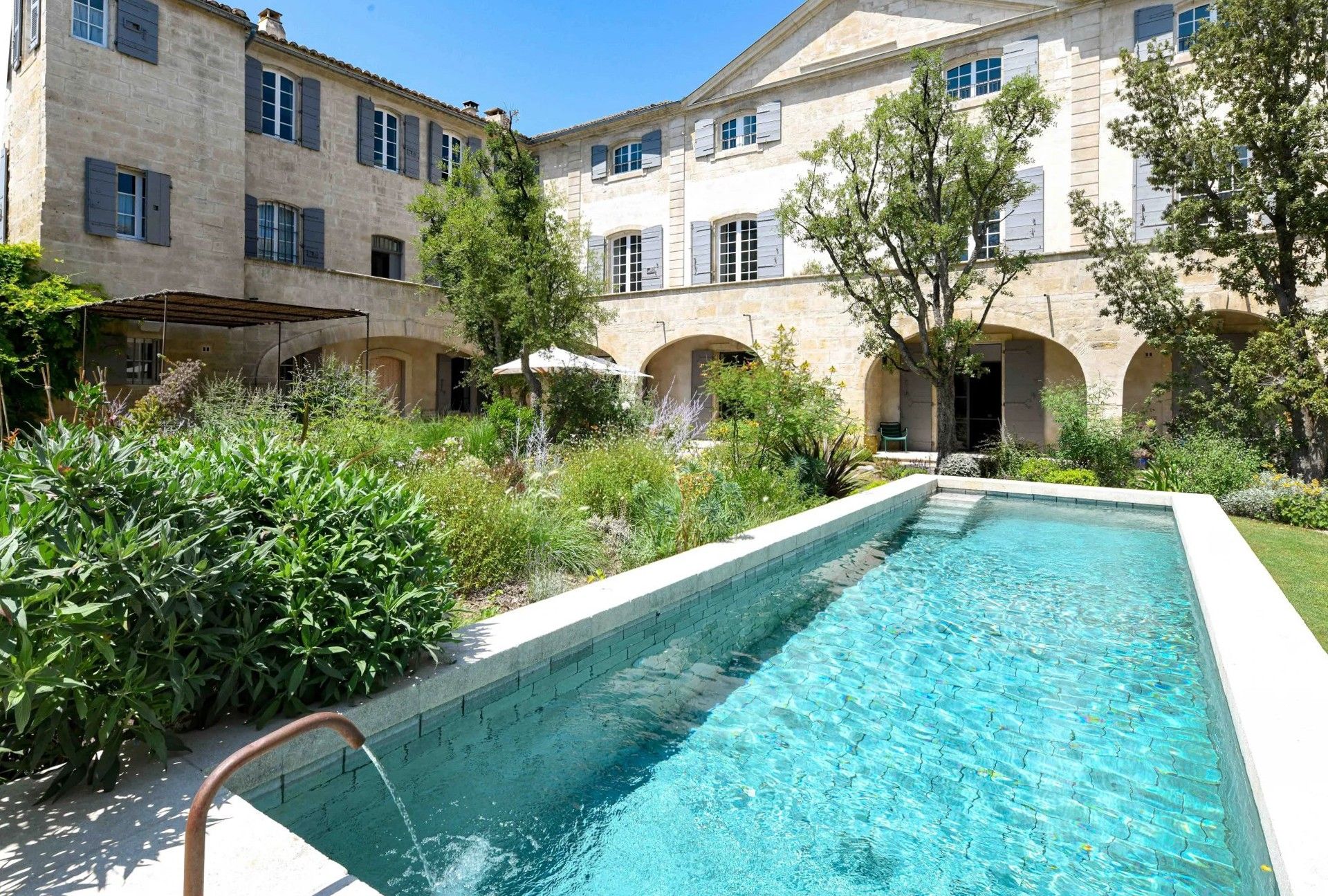 Photos Propriété d’exception avec jardin, piscine et vues près d’Avignon en Provence